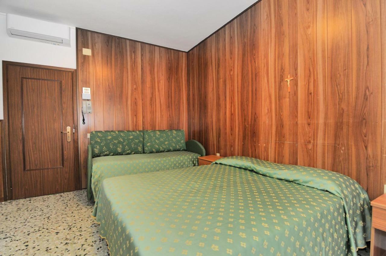 Hotel Venus Best Price *